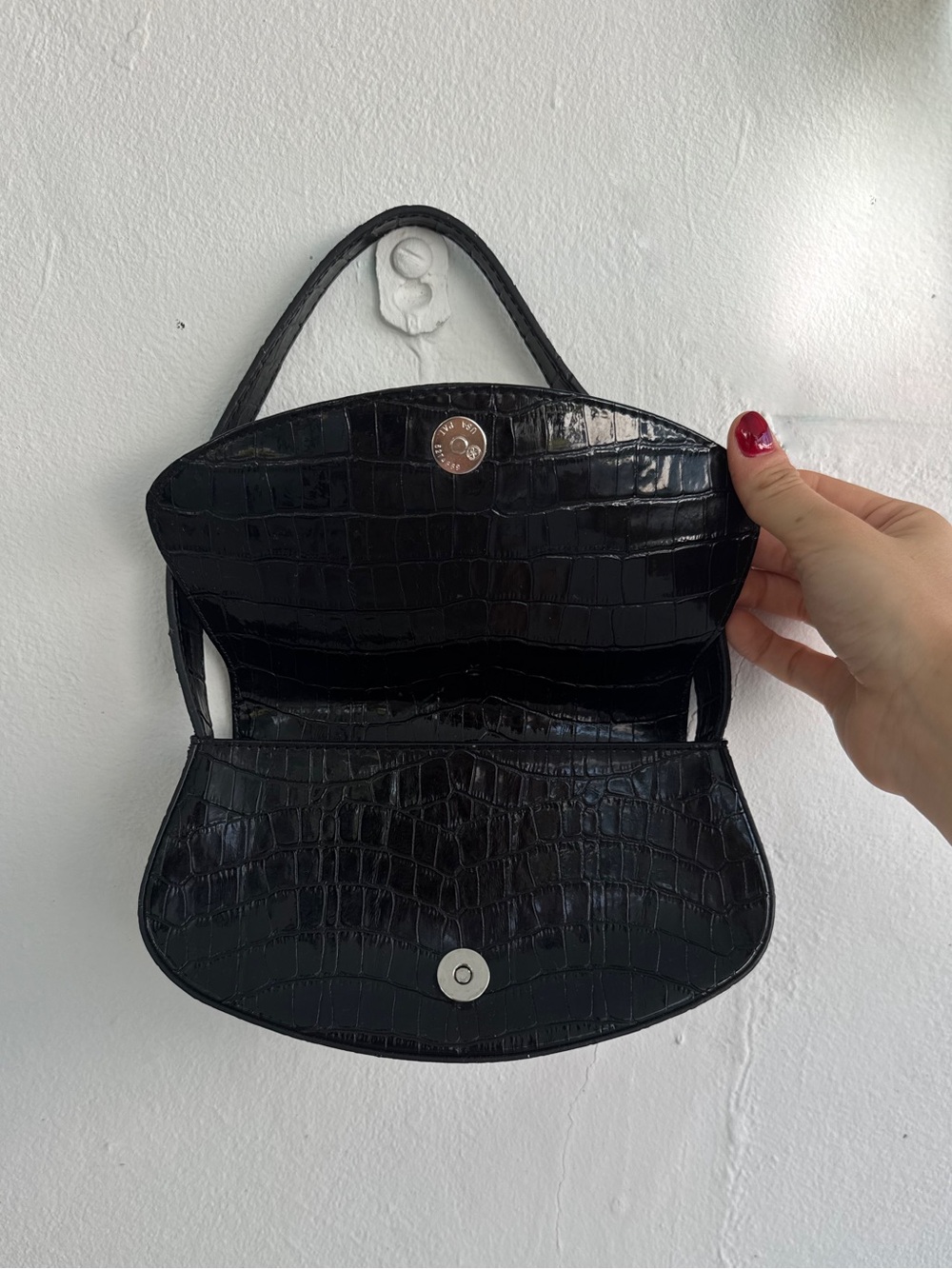 Guess Vintage Black Croc-Embossed Shoulder Bag - Picture 4 of 7
